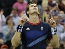 Andy Murray se raduje po vítzství s Finem Nieminenem na olympijském turnaji ve