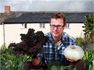 Hugh Fearnley-Whittingstal, zahradník a a kucha v jedné osob. Co vypstuje,...
