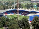 Nový fotbalový stadion ve truncových sadech. 