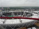 Pohled z vyhlídky Orbitu na olympijský stadion. 