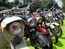 Na dv stovky moped se sjely v sobotu na sraz v jihoeských Jílovicích.
