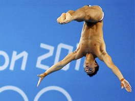 Britsk skokan do vody Tom Daley (vpravo)