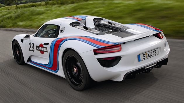Prototyp Porsche 918 Spyder v barvch Martini Racing