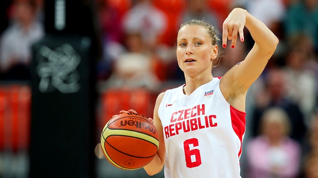 Basketbalistka Kateřina Bartoňová při utkání proti Turecku (30. července 2012)