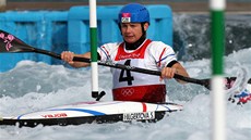 V OEKÁVÁNÍ. tpánka Hilgertová se hotoví k závodu ve vodním slalomu na svých