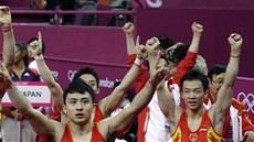 MÁME ZLATO! Čínští sportovní gymnasté slaví zisk zlatých olympijských medailí v