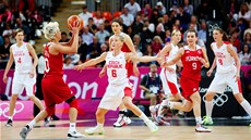 NEVYLO TO. Jana Veselá se proti Turecku mohla petrhnout, ale basketbalistky stejn prohrály.