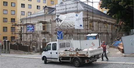 Bývalá fara v Kostelní ulici pedstavuje spolen s kostelem sv. Anny nejstarí