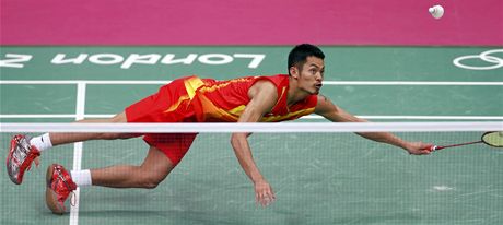ÍNSKÝ TYGR. Tan Lin se vrhal po kadém míku a nakonec obhájil olympijské