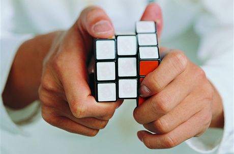 Rubikova kostka, hlavolam, který vymyslel maarský inenýr Ern Rubik.