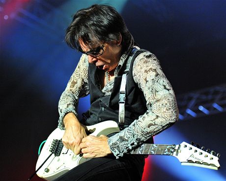 Steve Vai vystoupil 31. 7. 2012 v Praze na koncert 3G