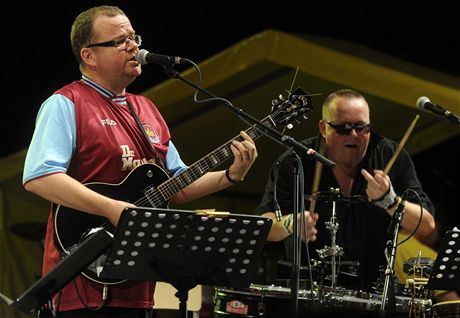 Sto zvíat (Petr Ostrouchov, Jan Kalina) - Sázavafest 2012