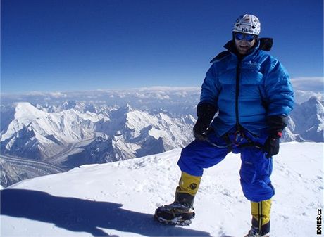 Libor Uher na vrcholu K2 v roce 2007
