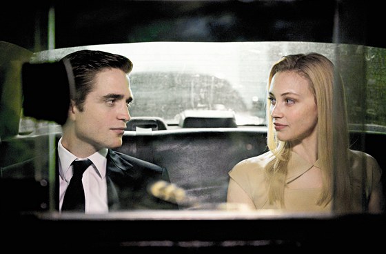 Rober Pattinson vystoupil ze stínu Twilight, herecky obstál.