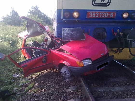 Nehoda Fordu Fiesta a rychlíku na pejezdu v Hrdjovicích u eských Budjovic.