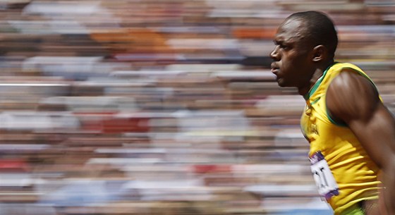 SNADNÝ POSTUP. Jamajský sprinter Usain Bolt bez obtíí proel rozbhem