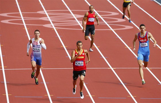 tvrtka Pavel Maslák (vlevo) postoupil do semifinále. (4. srpna 2012)