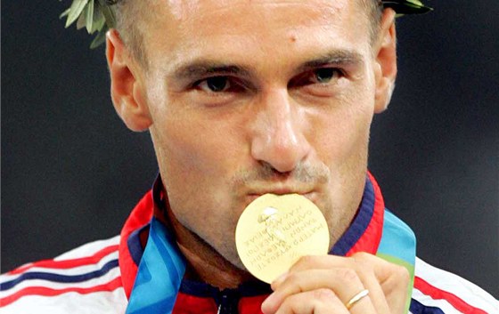 ATÉNY. Roman Šebrle si z Řecka odvezl zlatou olympijskou medaili. (25. srpna...