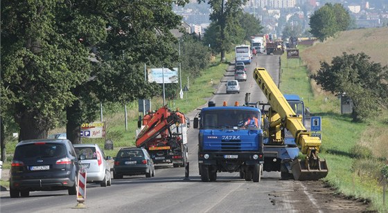 Stavební firmy začaly opravovat další úsek silnice mezi Havlíčkovým Brodem a Jihlavou. Ilustrační foto.