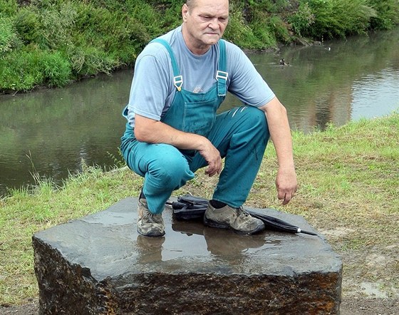 V Hrádku nad Nisou odhalili ptiboký hranol, který bude pipomínat niivé