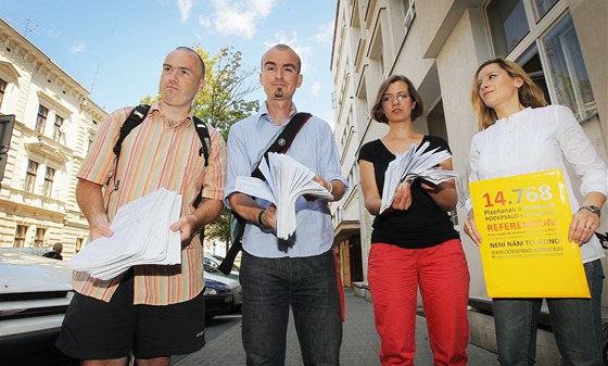 lenové pípravného výboru podali návrh na vyhláení referenda ke Krajskému soudu v Plzni, ten jim vyhovl.