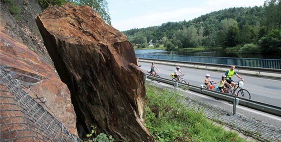 Skla u Vranho nad Vltavou je nebezpen pro auta i cyklisty jedouc po...