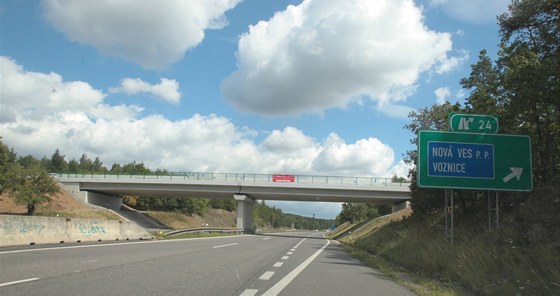 Opravený most u Voznice na Píbramsku. Stavba stála 9 milion korun, vtinu