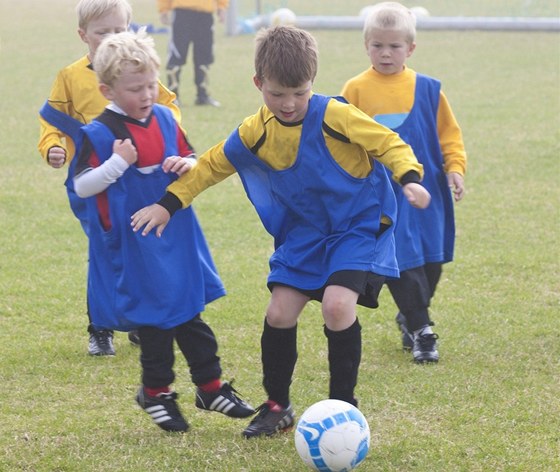 Chlapci začínají s fotbalem často v předškolním věku.