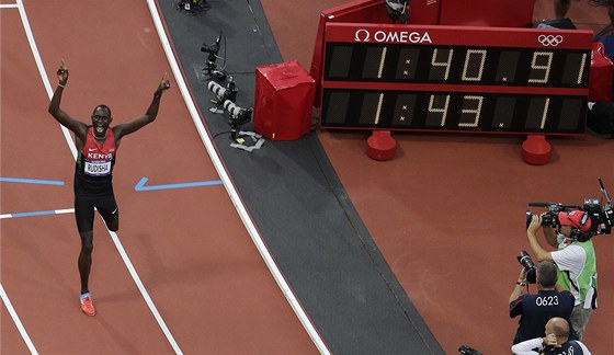 SVTOVÝ REKORD. Keský plka David Rudisha zlomil v londýnském finále svj