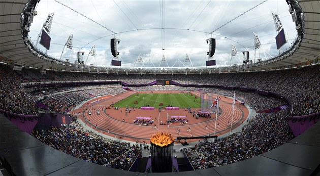 Na olympijský stadion se vejde sedmdesát tisíc divák.