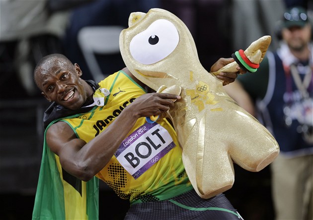 Usail Bolt po finále bhu na 100 metr opt bavil diváky.