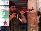 Bojovníci Syrské osvobozenecké armády v Aleppu (5. srpna 2012) 