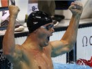 VÍTZ. Americký plavec Tyler Clary slaví zlatou medaili ze závodu 200 metr