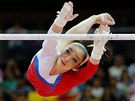 Ruská gymnastka Alija Mustafinová bhem cviení na bradlech na olympijských