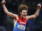 ZLATÝ SKOKAN. Ivan Uchov z Ruska jásá po olympijském triumfu ve skoku do výky.