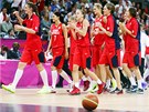 eské basketbalistky se radují po vítzství nad Chorvatkami. (1. srpna 2012) 