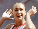 Britská sedmibojaka Jessica Ennisová se raduje po vítzství na 100 metr