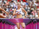 eská sedmibojaka Elika Kluinová (uprosted) pi olympijském závod na 100