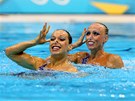 eské akvabely Albta Dufková (vlevo) a Soa Bernardová pi olympijské