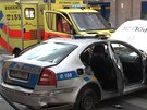 Nehoda v Jené ulici v Praze, pi které havarovalo i policejní auto.