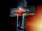 Touto scénou provokovala Madonna katolíky pi svém turné u v roce 2006.