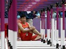 ZDRCENÝ PEKÁKÁ. ían Liou Siang sedí smutn na dráze, i na olympijských