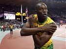ZLATÝ SILÁK. Usain Bolt pózuje forografm poté, co vyhrál olympijský závod na