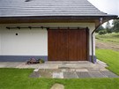 Devná stodolová vrata lze otevít klasickým posuvem - a spoleenská místnost
