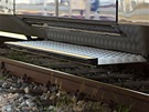 Vlak má v irokých dveích dv výsuvné stupaky pro rzné výky nástupi.
