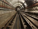 Její tunelový uzávěr se nachází asi 300 metrů za stanicí.