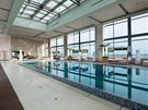 ást unikátního bazénu ve tyhvzdikovém hotelu Holiday Inn Shanghai Pudong...