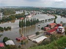 Povodn 2002. Praha Podbaba, istírna odpadních vod, Vltava