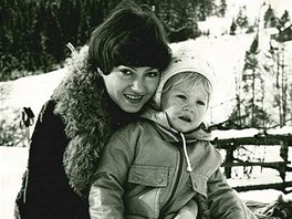 Věra Špinarová se synem Adamem v roce 1977