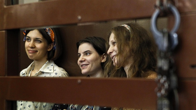 Soudn pelen s dv kapelou Pussy Riot v Moskv (4. srpna 2012)